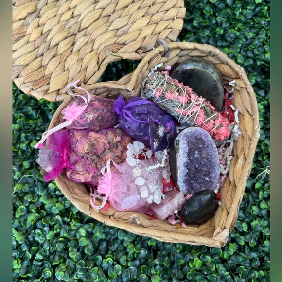 Other - Heart Energy Gift Set | Amethyst, Rose Quartz, Labradorite & Botanicals